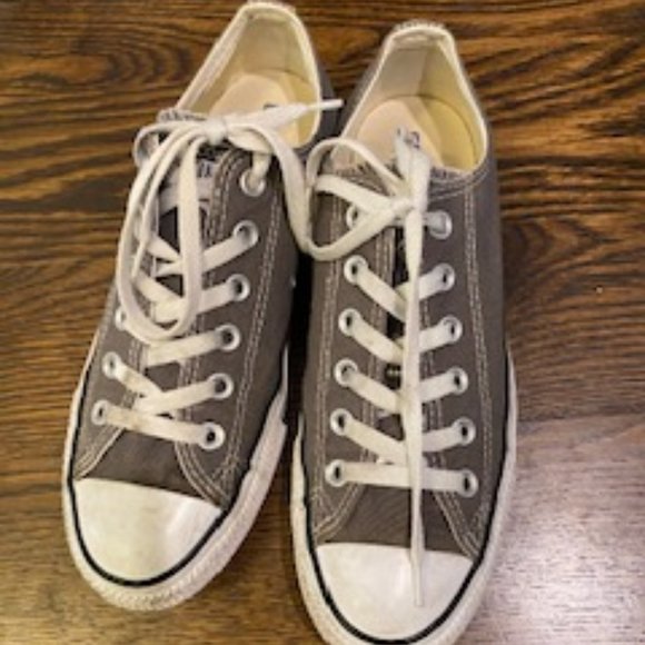 Clear Out-Converse original gray sneakers- great condition sz 9.5 - Picture 2 of 8
